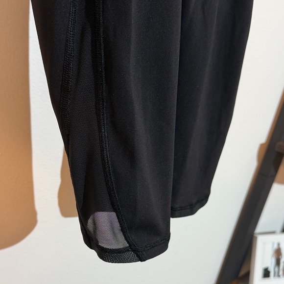 lululemon athletica Black Crop Leggings - Picture 2 of 5